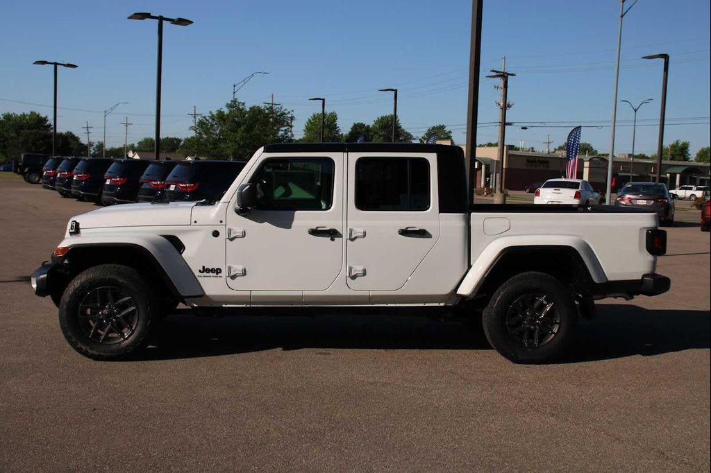 new 2025 Jeep Gladiator car, priced at $49,265