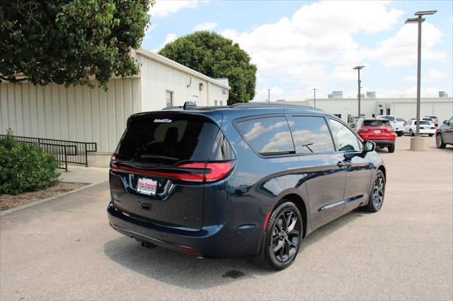 new 2025 Chrysler Pacifica car, priced at $51,271