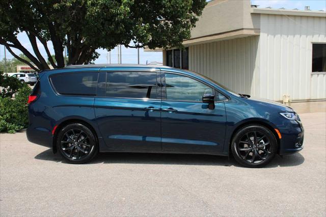 new 2025 Chrysler Pacifica car, priced at $51,271