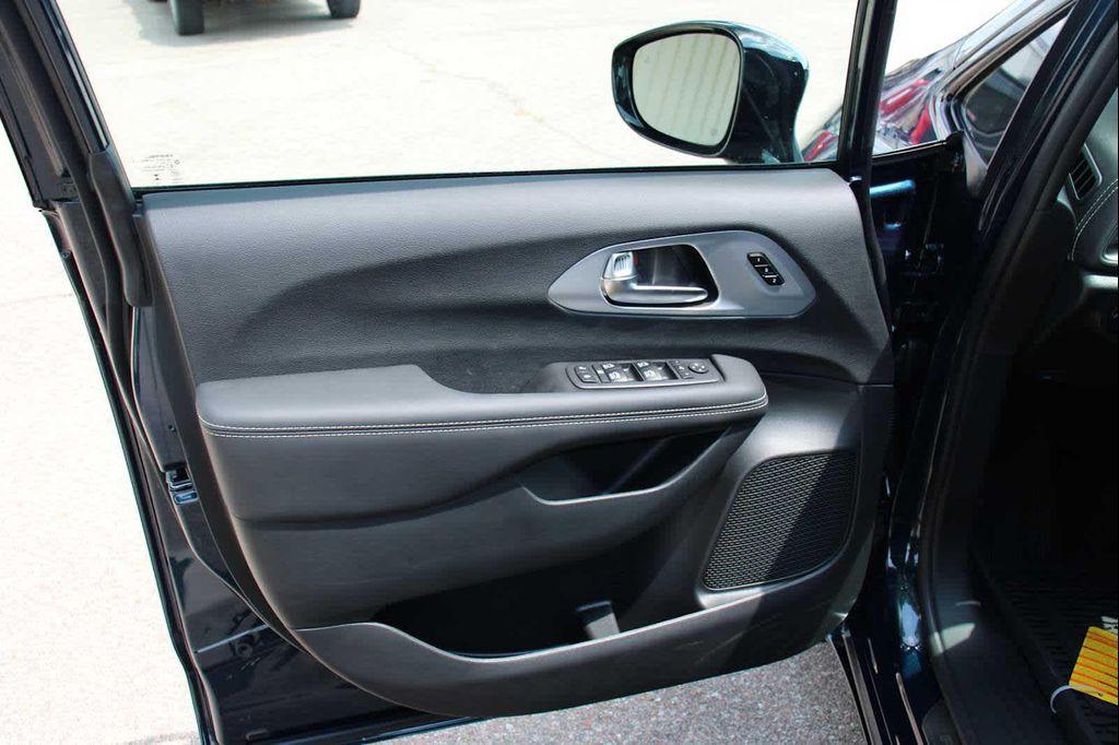 new 2025 Chrysler Pacifica car, priced at $53,455