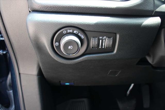 new 2025 Chrysler Pacifica car, priced at $51,271