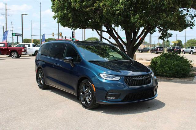 new 2025 Chrysler Pacifica car, priced at $51,271