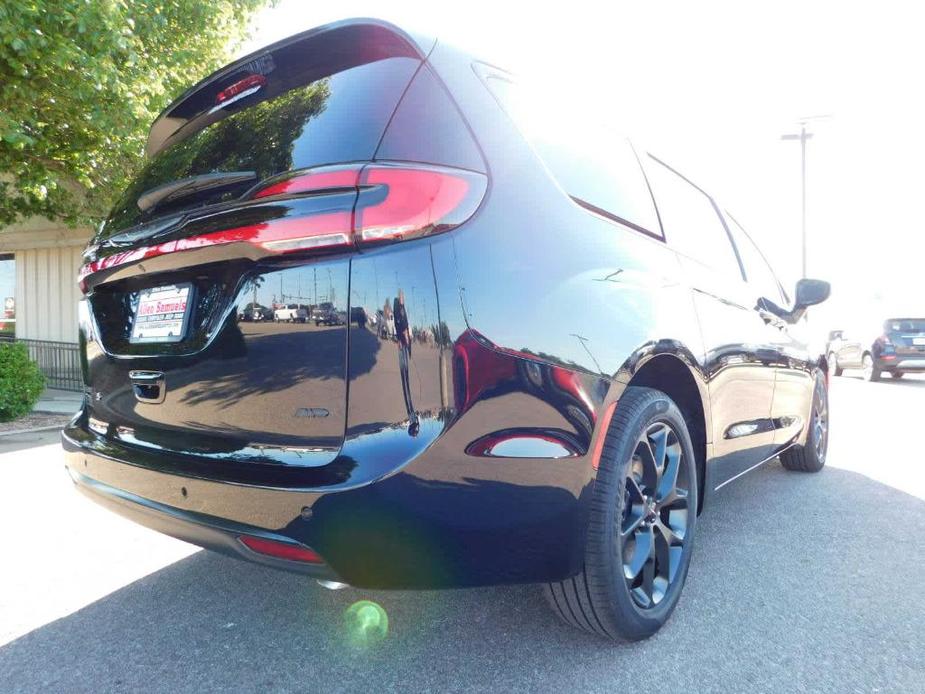 new 2024 Chrysler Pacifica car, priced at $45,990