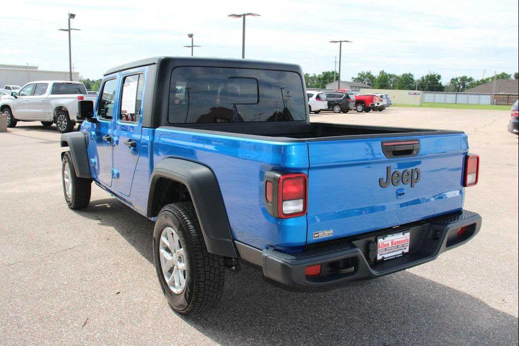 used 2023 Jeep Gladiator car, priced at $34,122