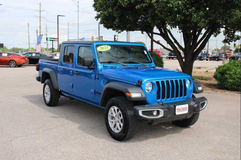 used 2023 Jeep Gladiator car, priced at $34,122