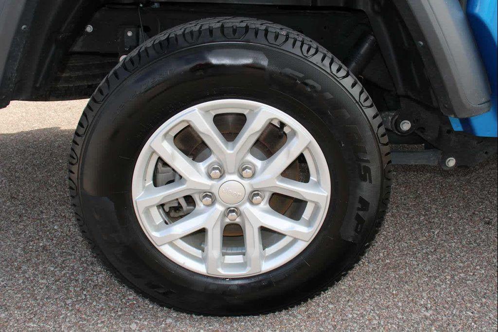 used 2023 Jeep Gladiator car, priced at $34,122