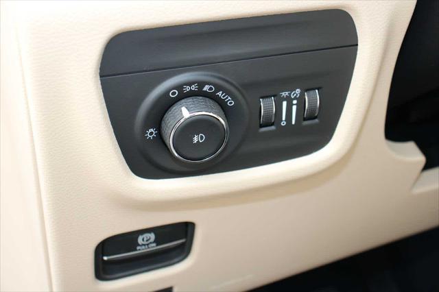 new 2025 Jeep Grand Cherokee car, priced at $51,196
