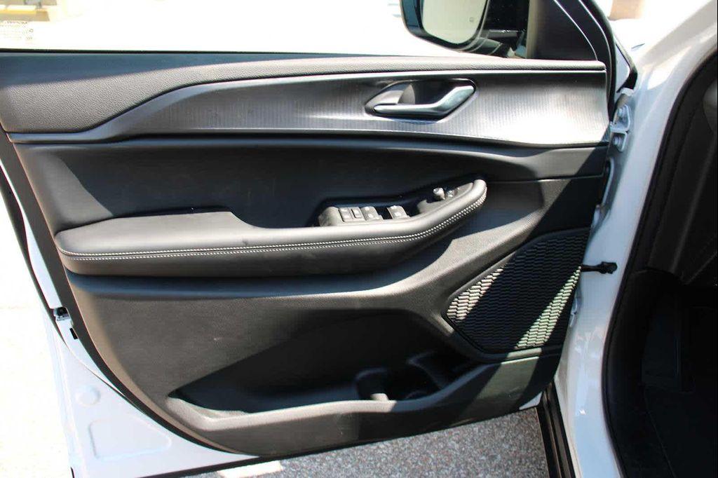 new 2025 Jeep Grand Cherokee L car, priced at $48,525