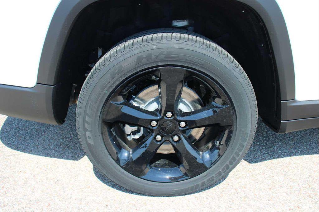 new 2025 Jeep Grand Cherokee L car, priced at $48,525