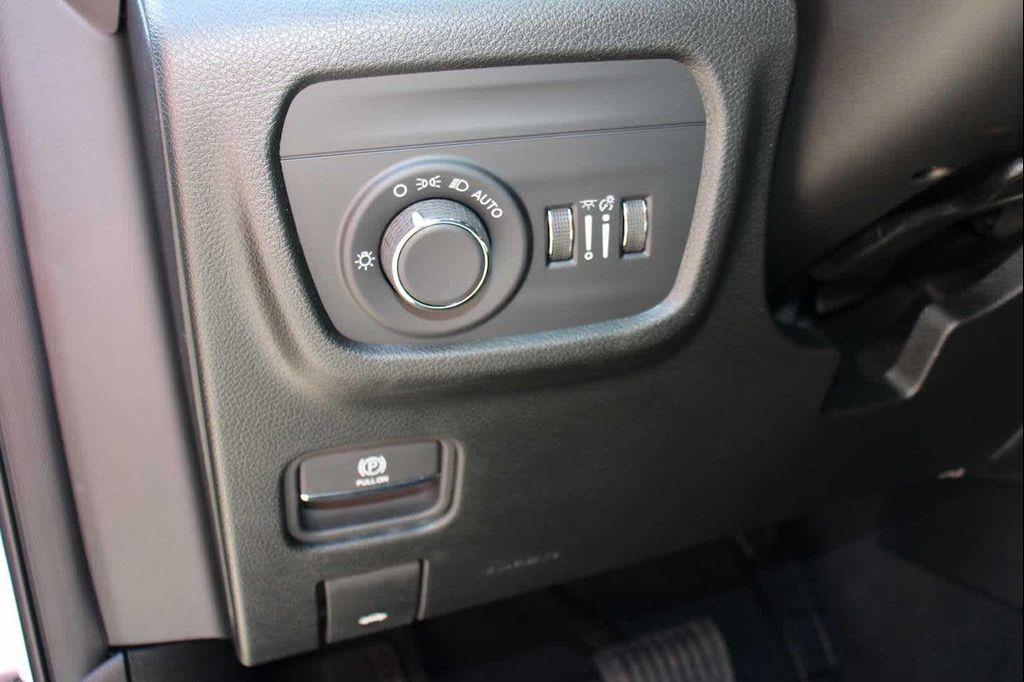 new 2025 Jeep Grand Cherokee L car, priced at $43,670