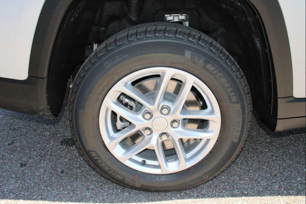 new 2025 Jeep Grand Cherokee L car, priced at $43,670