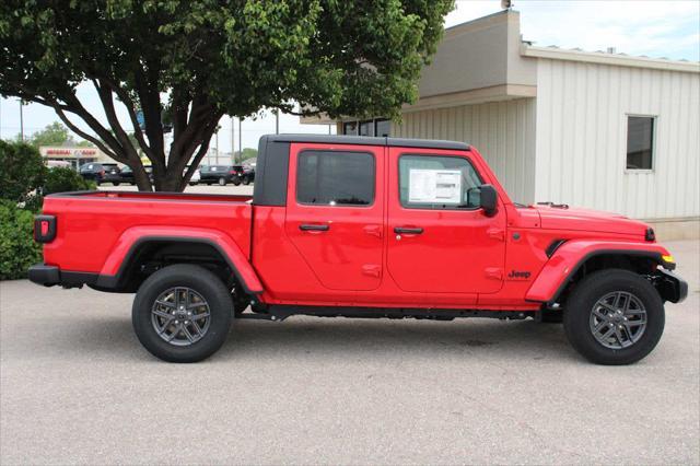 new 2025 Jeep Gladiator car, priced at $47,613