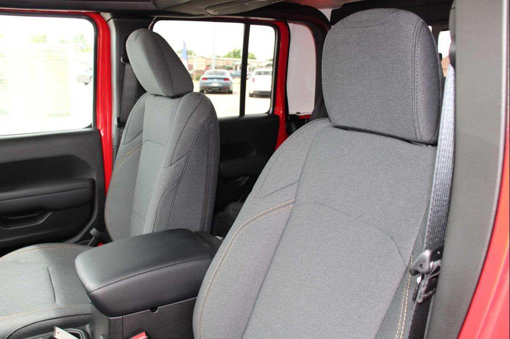 new 2025 Jeep Gladiator car, priced at $48,490