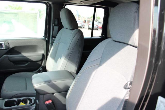 new 2025 Jeep Gladiator car, priced at $44,473