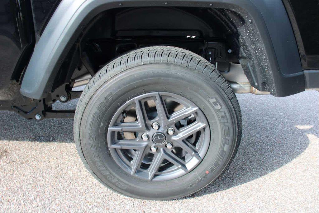 new 2025 Jeep Gladiator car, priced at $43,600