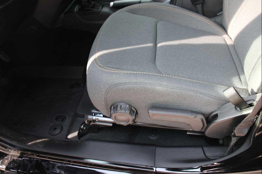 new 2025 Jeep Gladiator car, priced at $43,600
