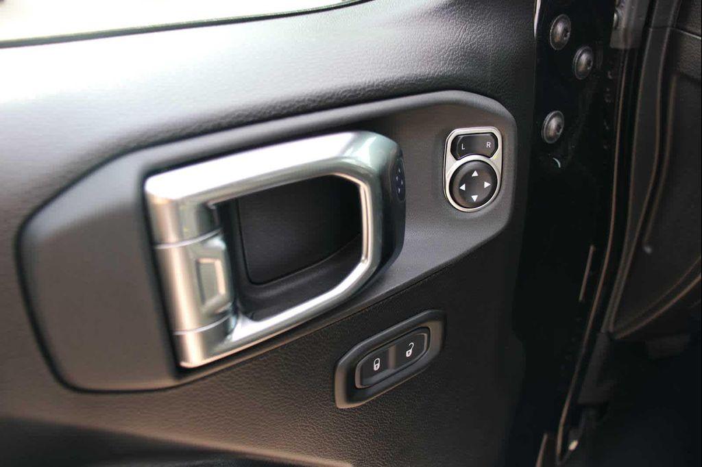 new 2025 Jeep Gladiator car, priced at $43,600