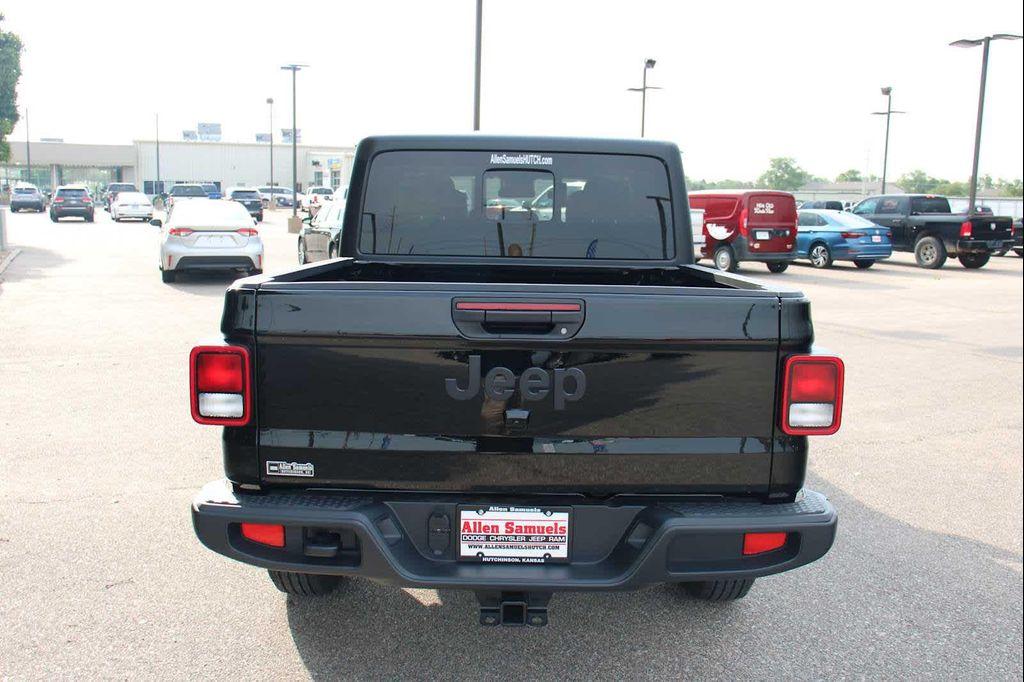 new 2025 Jeep Gladiator car, priced at $43,600