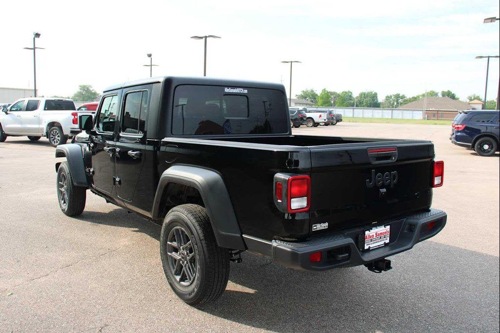 new 2025 Jeep Gladiator car, priced at $43,600