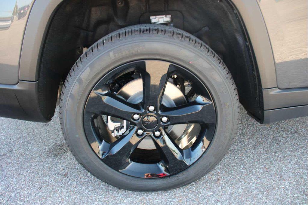 new 2025 Jeep Grand Cherokee L car, priced at $47,970