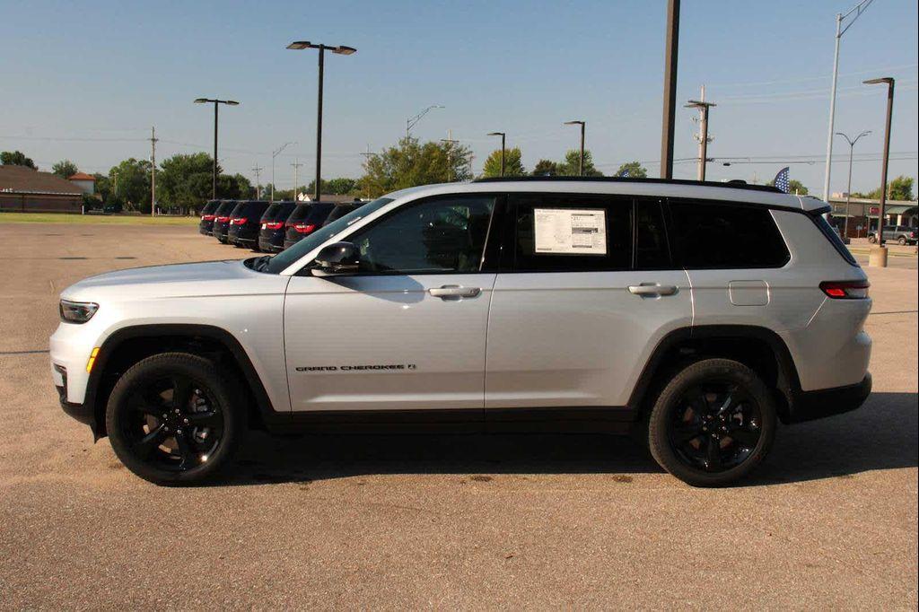 new 2025 Jeep Grand Cherokee L car, priced at $52,220