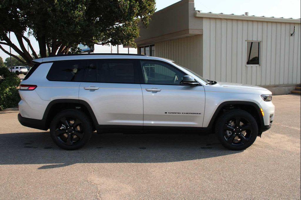new 2025 Jeep Grand Cherokee L car, priced at $52,220