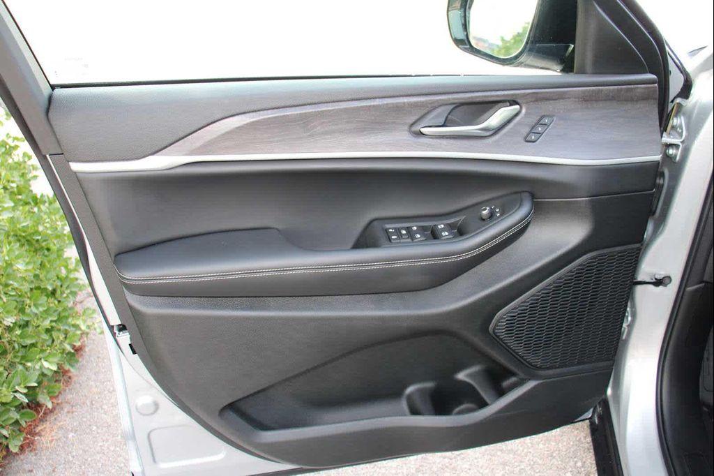 new 2025 Jeep Grand Cherokee L car, priced at $52,220