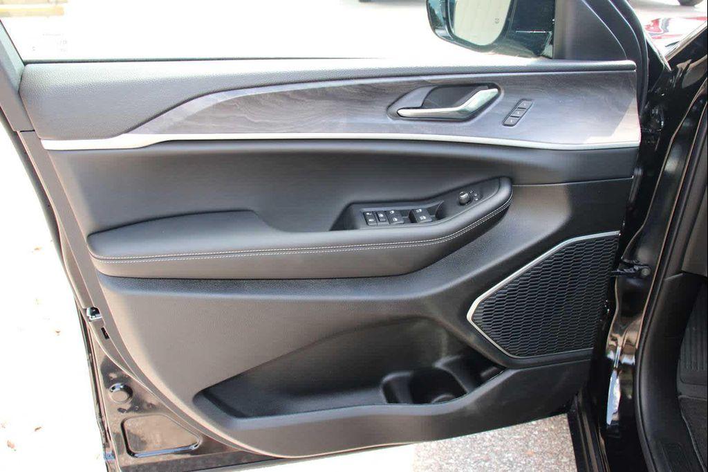 new 2025 Jeep Grand Cherokee L car, priced at $54,110