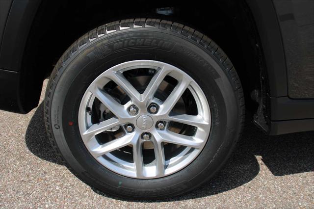 new 2025 Jeep Grand Cherokee car, priced at $45,165