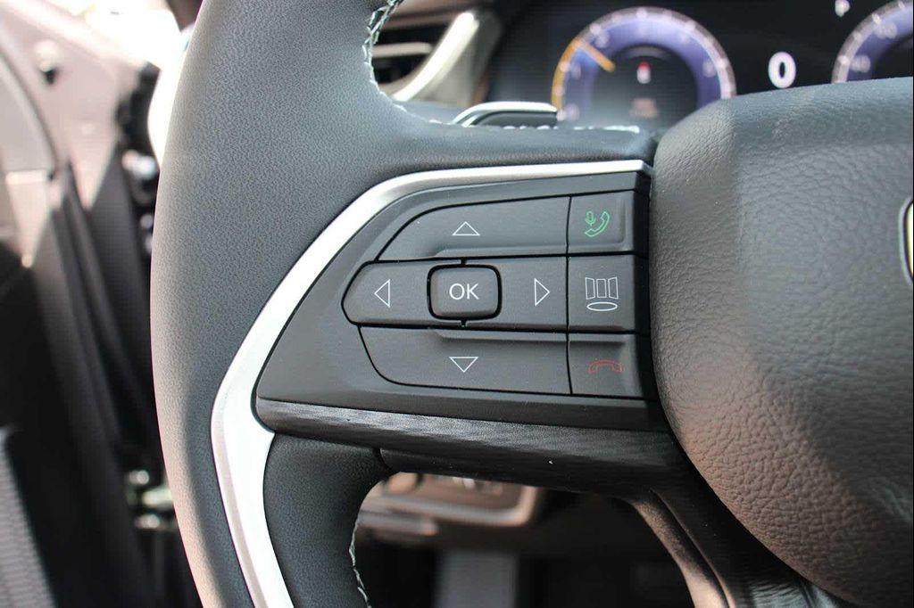 new 2025 Jeep Grand Cherokee car, priced at $45,165