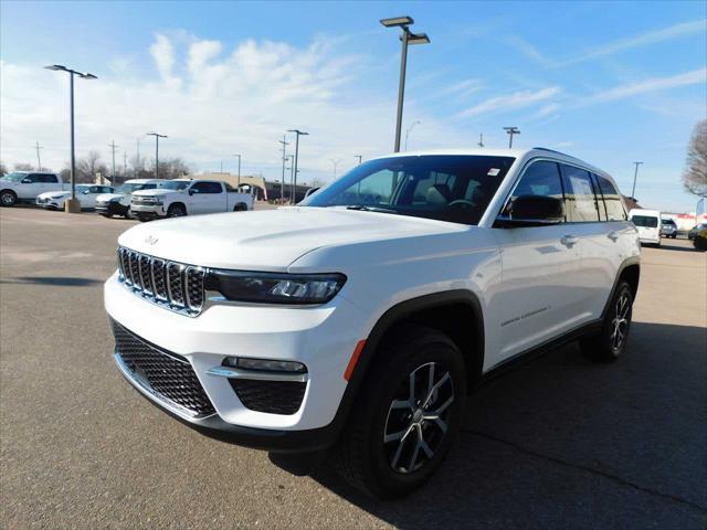 new 2025 Jeep Grand Cherokee car, priced at $44,200