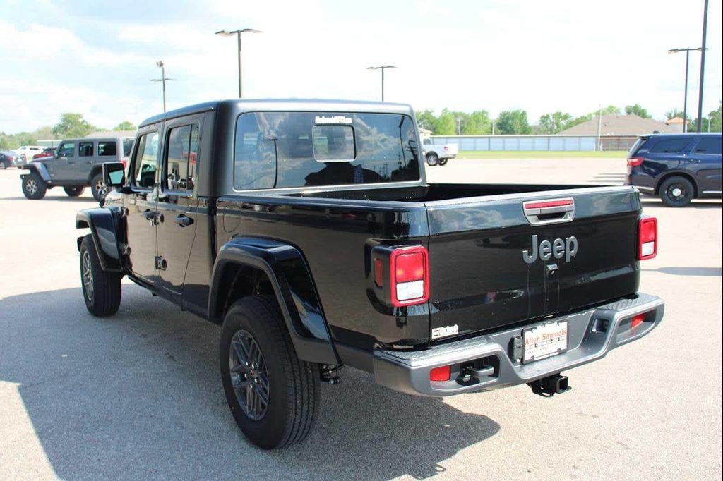 new 2025 Jeep Gladiator car, priced at $48,490