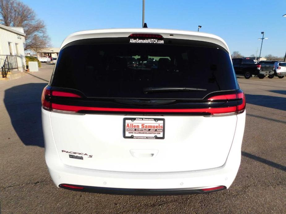 new 2024 Chrysler Pacifica car, priced at $48,045