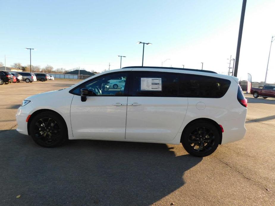 new 2024 Chrysler Pacifica car, priced at $48,045