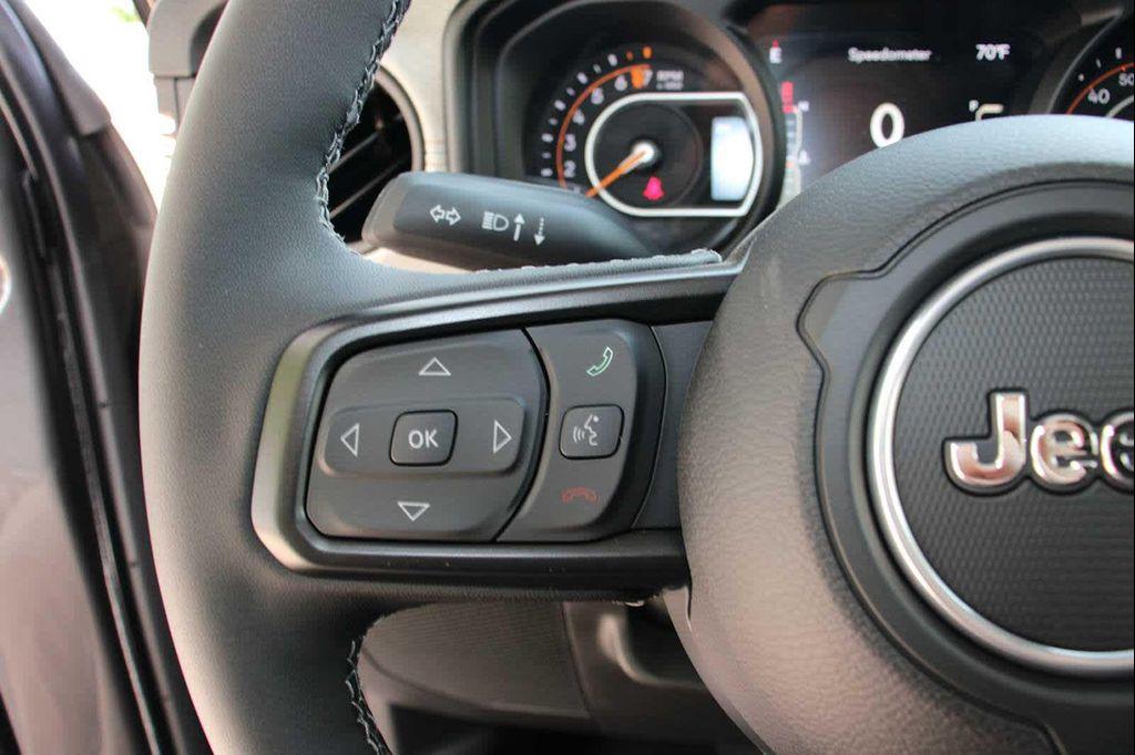 new 2025 Jeep Gladiator car, priced at $46,895