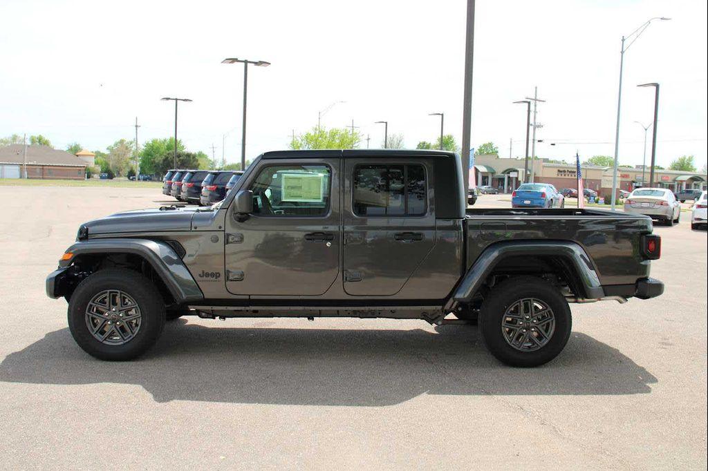 new 2025 Jeep Gladiator car, priced at $46,895