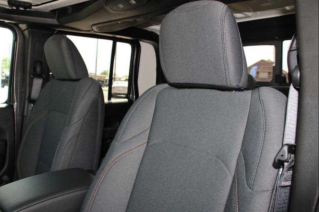 new 2025 Jeep Gladiator car, priced at $46,895