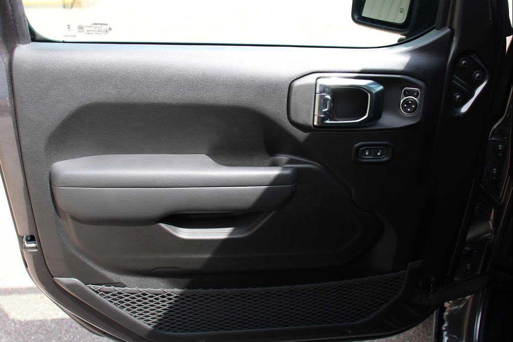 new 2025 Jeep Gladiator car, priced at $46,895