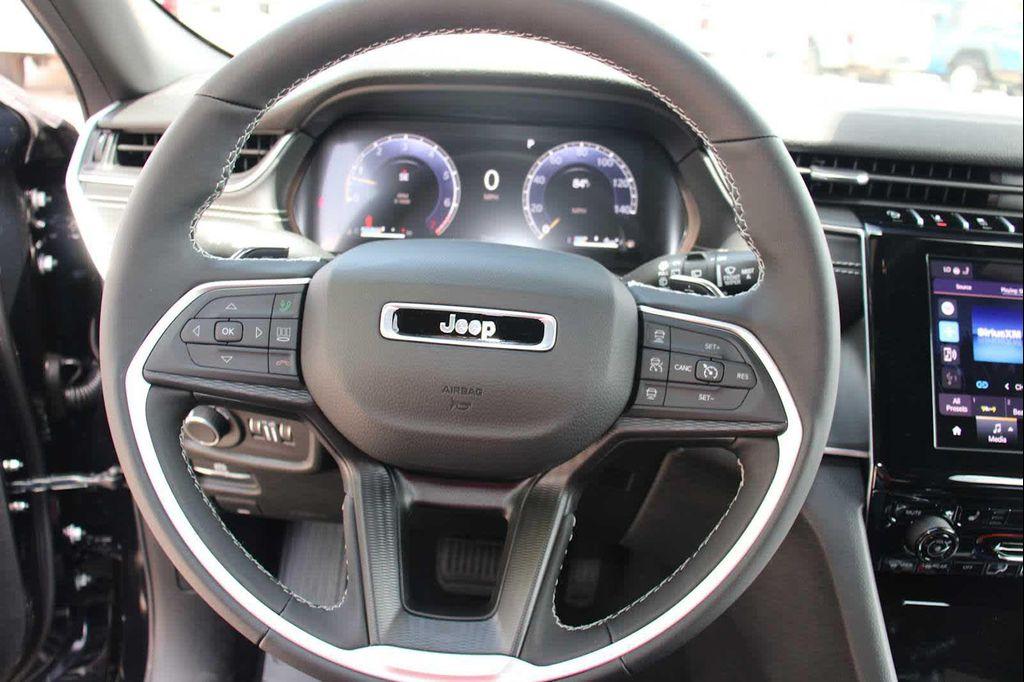 new 2025 Jeep Grand Cherokee car, priced at $45,165