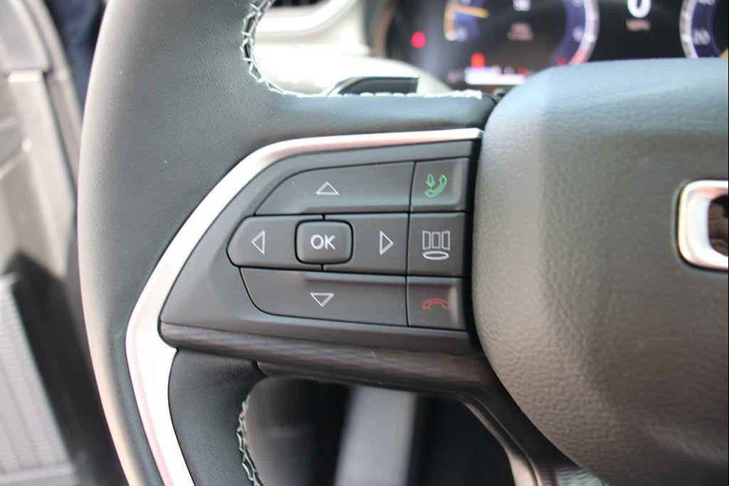 new 2025 Jeep Grand Cherokee car, priced at $45,165