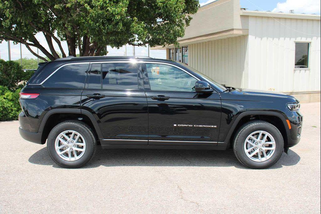 new 2025 Jeep Grand Cherokee car, priced at $45,165