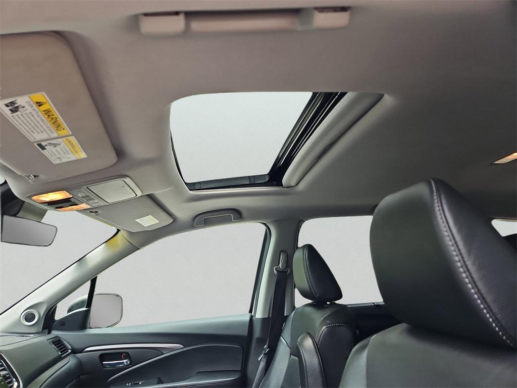 used 2022 Honda Pilot car, priced at $32,487