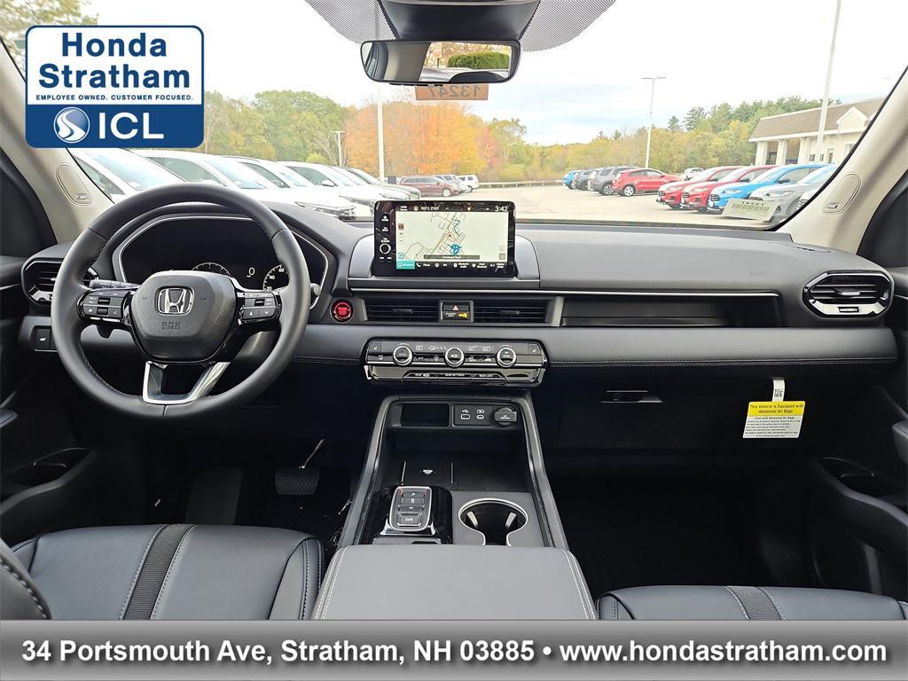 new 2025 Honda Pilot car, priced at $53,405
