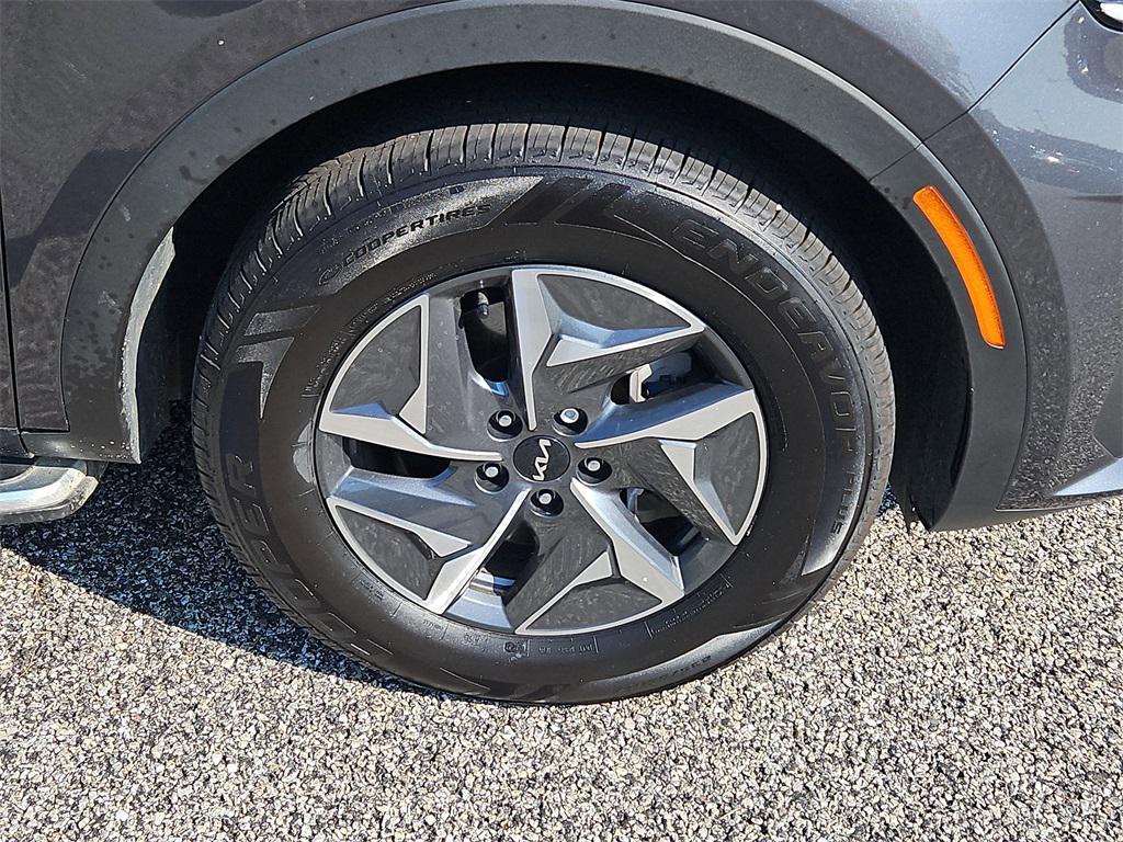 used 2022 Kia Sorento Hybrid car, priced at $27,987