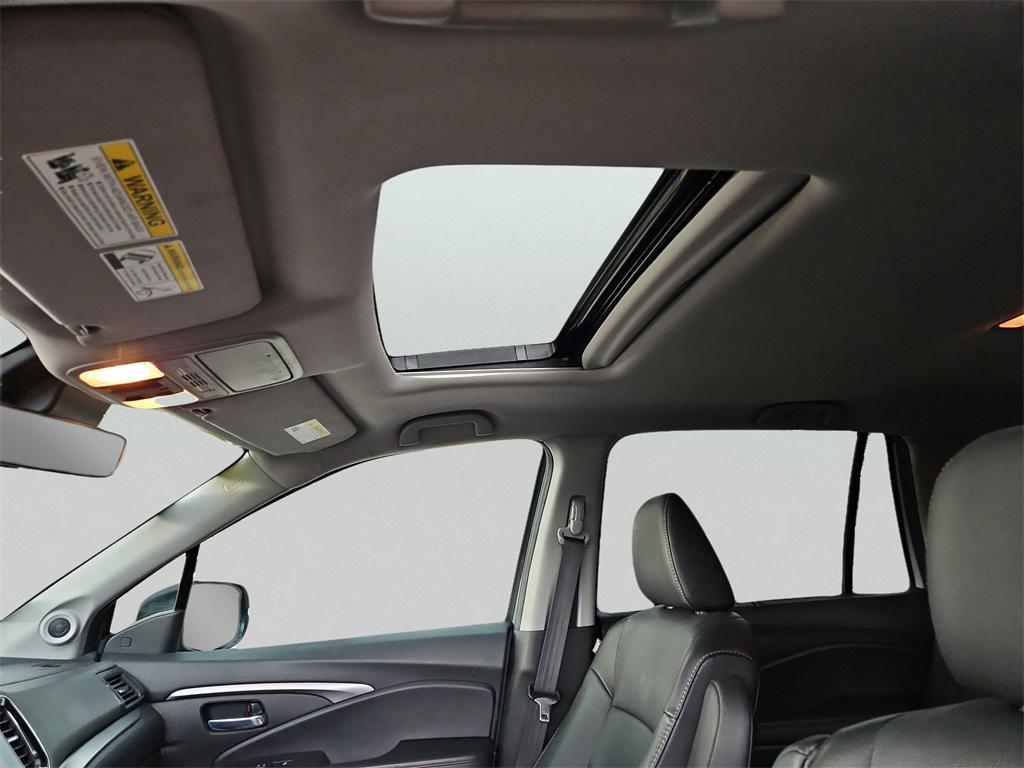 used 2022 Honda Pilot car, priced at $34,987