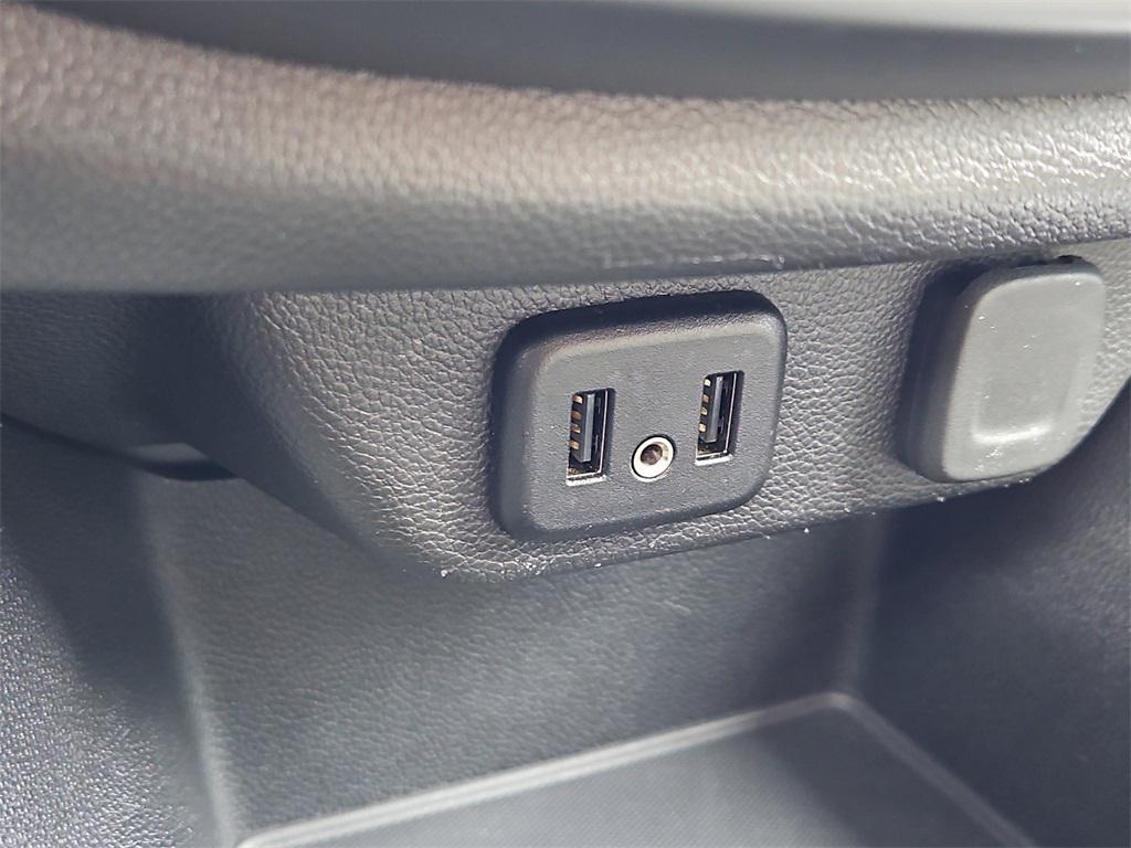 used 2021 Chevrolet Traverse car, priced at $27,487