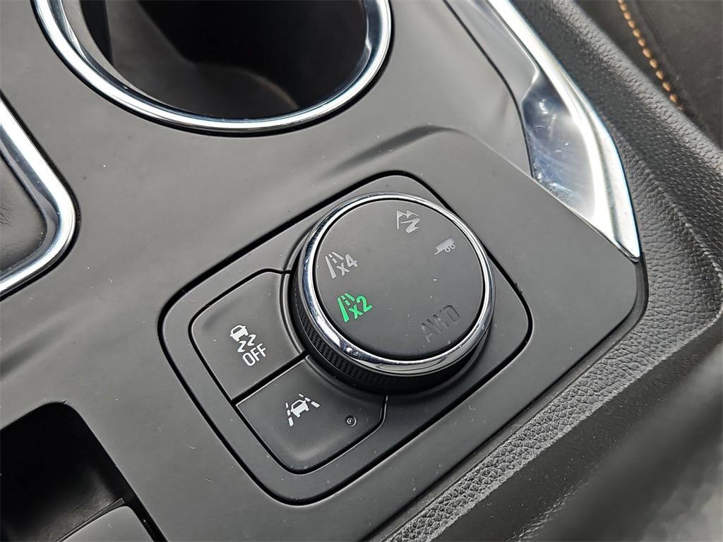 used 2021 Chevrolet Traverse car, priced at $27,487