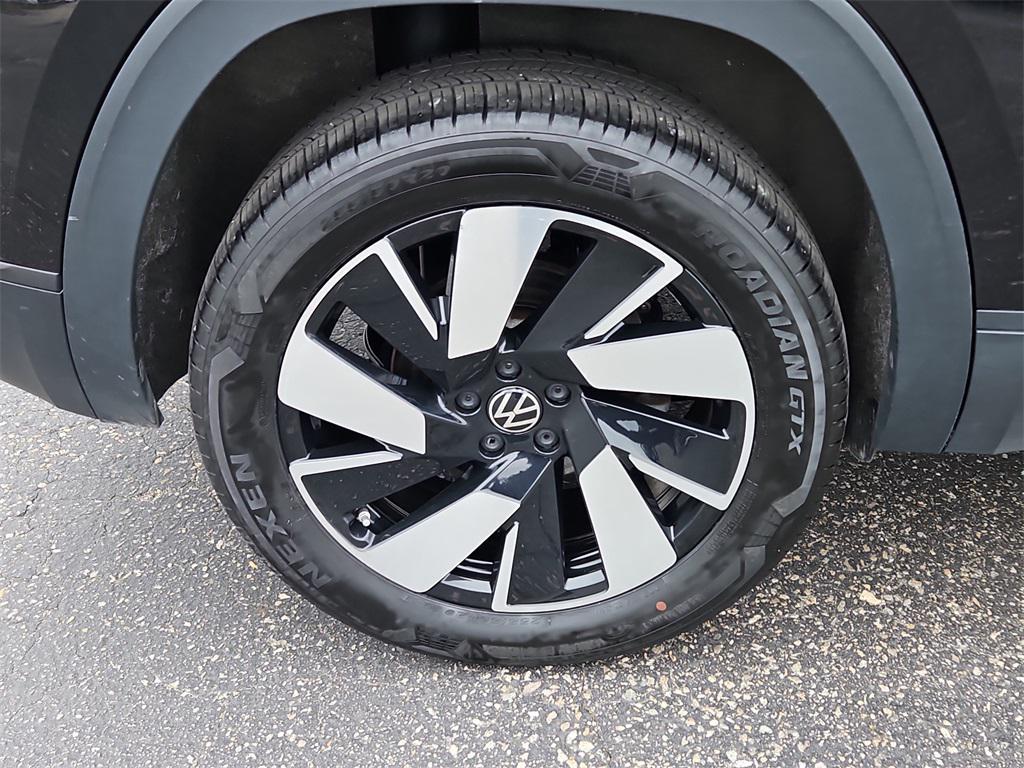 used 2024 Volkswagen Atlas Cross Sport car, priced at $29,987