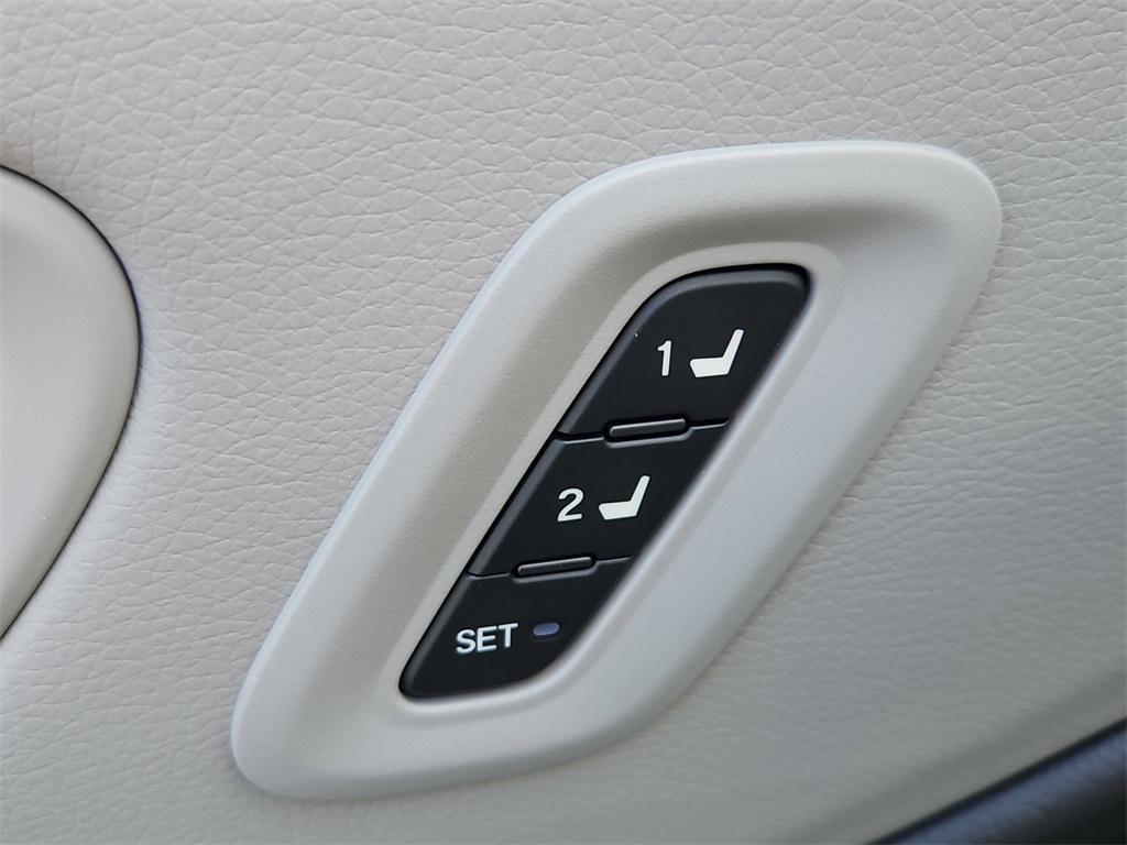 used 2025 Honda Pilot car, priced at $44,987