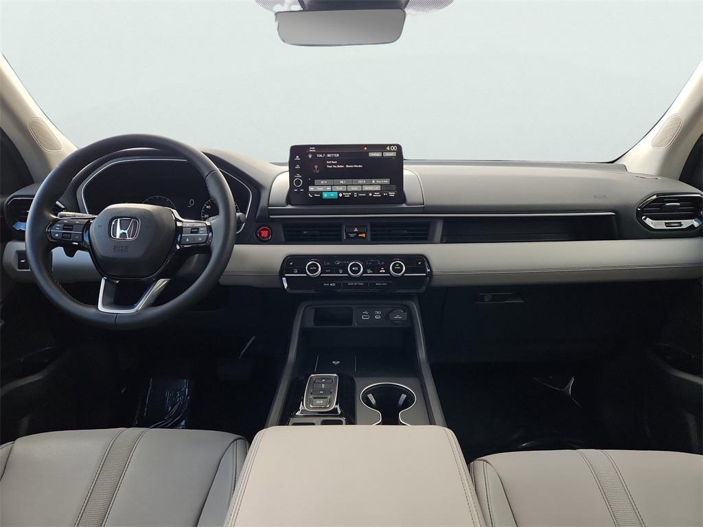 used 2025 Honda Pilot car, priced at $44,987